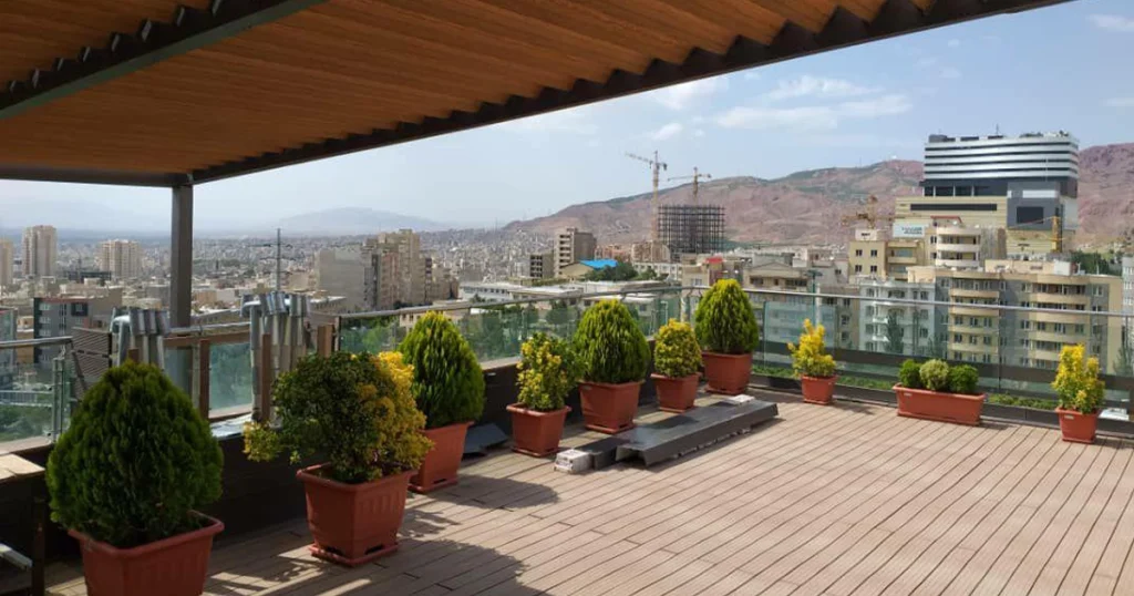 ۱۰ ایده بازسازی باغ و ویلا با چوب پلاستیک